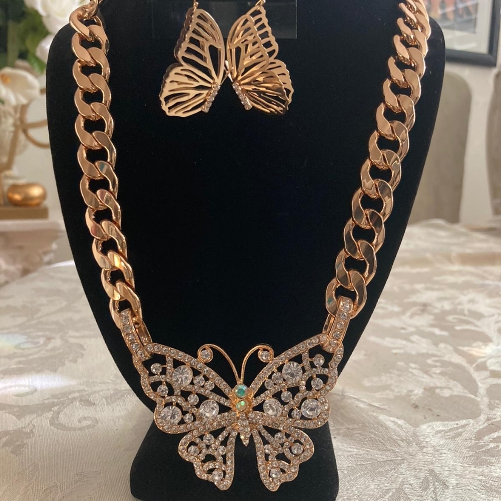GORGEOUS NECKLACE SET